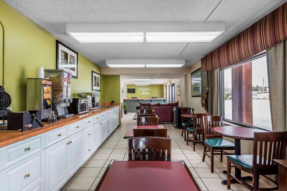 Queen Room - Accessible/Non Smoking